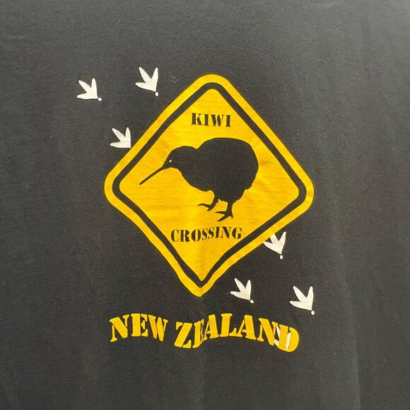 New Zealand Kiwi Crossing Graphic T Shirt Black Cotton L Shirt - Picture 7 of 7